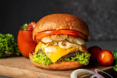 CLASSIC SMOKED CHEDDAR BURGER