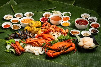 MEGA “SHIOK!” SEAFOOD BOIL 超'爽'海鲜大杂烩