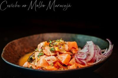 CEVICHE AO MOLHO DE MARACUJA