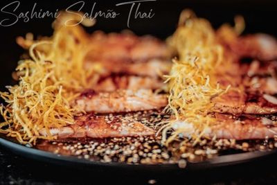 SASHIMI SALMAO THAI