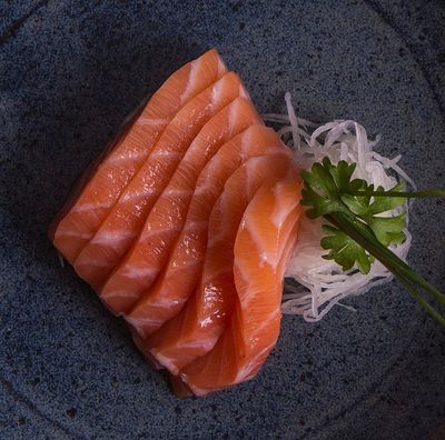 SASHIMIS DE SALMÃO ( 6 Unidades)