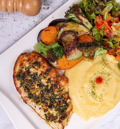 Frango grelhado com chimichurri