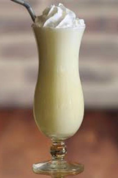 ميلك  شيك  واختياركم من ( فانيليا - شوكليت - فراولة  ) - Milkshake and your choice of (Vanilla - Chocolate - Strawberry)