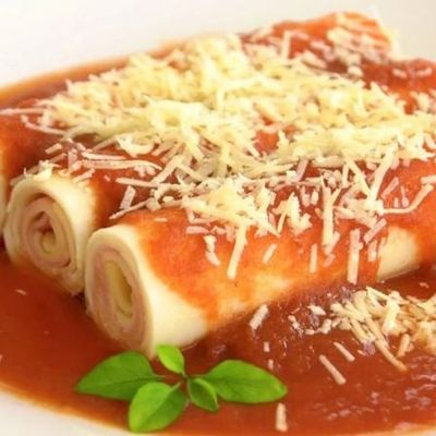 Canelone Presunto e Mussarela ao Sugo