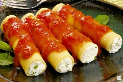Canelone de Mussarela ao Sugo